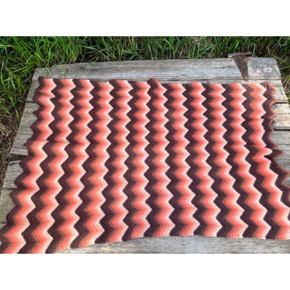 Vintage Chevron Wool Small Crochet Afghan Lapghan Orange Brown Retro - Picture 3 of 13